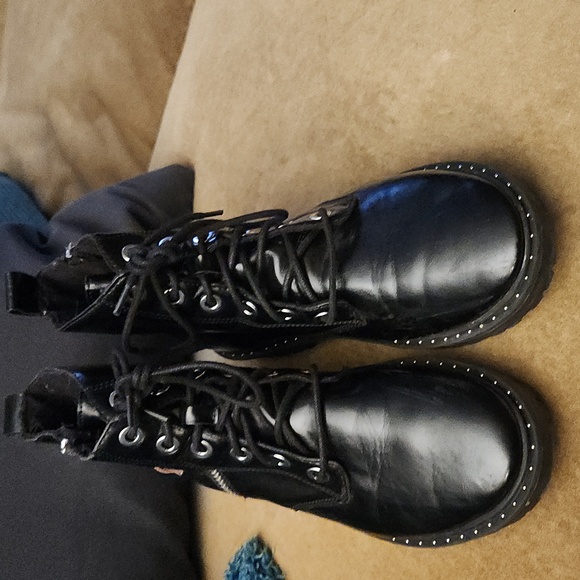 Zara kids black zip up combat boots. With studs size 38 (7) - Picture 2 of 9